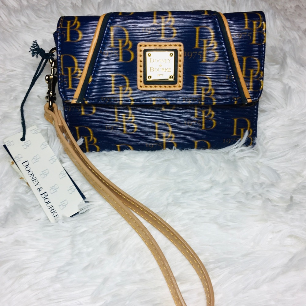 🔥 Price Drop! Dooney & Bourke Signature Wristlet
